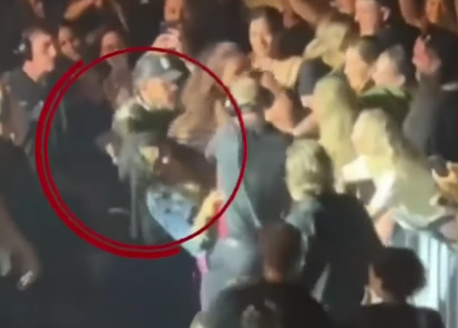 Fanática le arranca cuatro rastas a Lenny Kravitz (video) – Remolacha Fanática le arranca cuatro rastas a Lenny Kravitz (video) - Remolacha