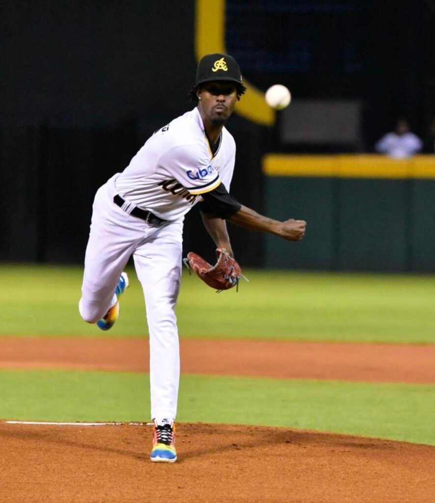 Jorge Tavárez sigue imbatible; guía a las Águilas a vencer 4-2 al Licey Jorge Tavárez sigue imbatible; guía a las Águilas a vencer 4-2 al Licey