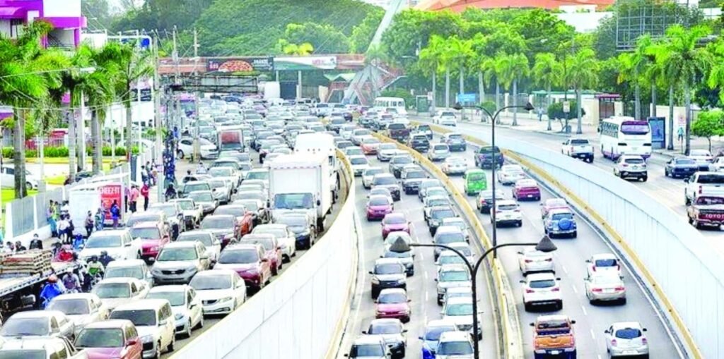 ¿Qué medidas implementa el plan 'RD se mueve'? Los taponamientos en el Gran Santo Domingo aumentan por la temporada navideña y la actividad comercial