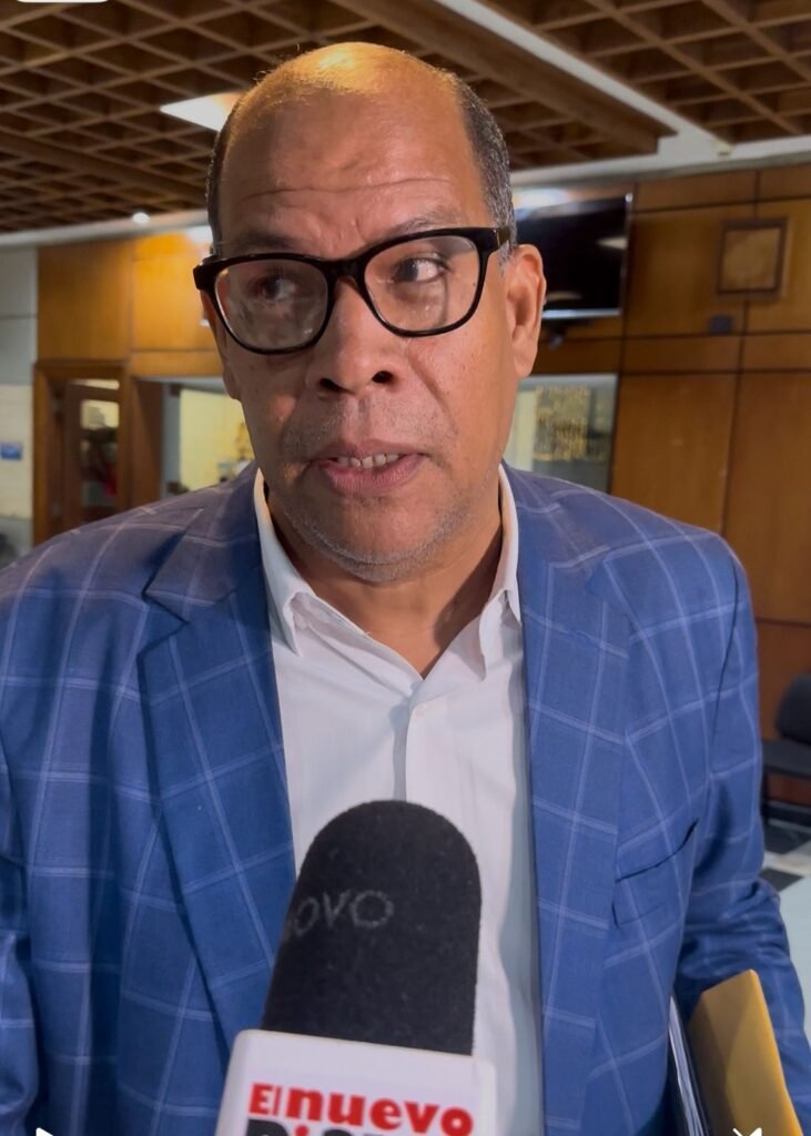 Abogado de uno de los imputados sale de la PGR a buscarle medicamentos – El Nuevo Diario (República Dominicana) Abogado de uno de los imputados sale de la PGR a buscarle medicamentos – El Nuevo Diario (República Dominicana)