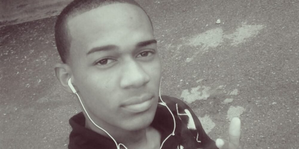 Dos muertos y un herido en accidente entre camión y motocicleta en Azua Dos muertos y un herido en accidente entre camión y motocicleta en Azua