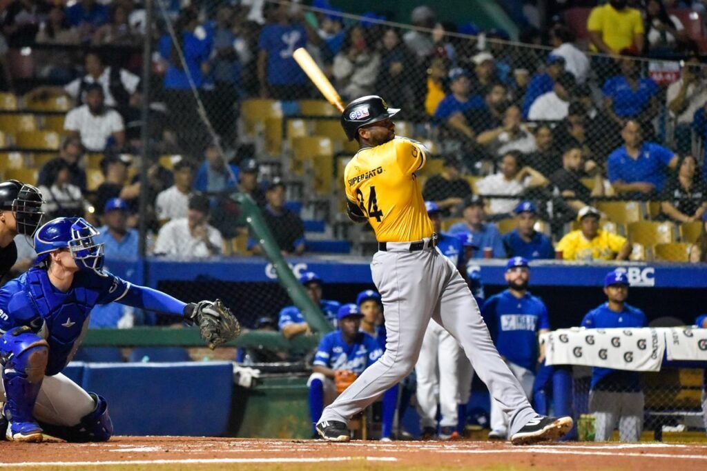 Las Águilas doblegan al Licey 4-2 y se acercan a la clasificación temprana Las Águilas doblegan al Licey 4-2 y se acercan a la clasificación temprana